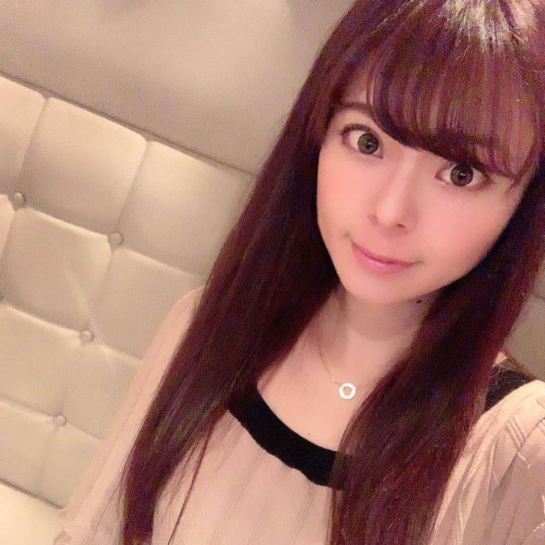 羽瀬萌さんのインスタグラム写真 - (羽瀬萌Instagram)「#おはよう . 早く起きた🤩 . どっちが良い⁉️ 少し前まで前髪少し長め流し→→→現在前髪ぱっつん 今伸びてきてそろそろわけようかなぁーと思っている🤗🤗🤗 #前髪 #前髪ぱっつん  #髪型」3月30日 9時24分 - megugumigumi