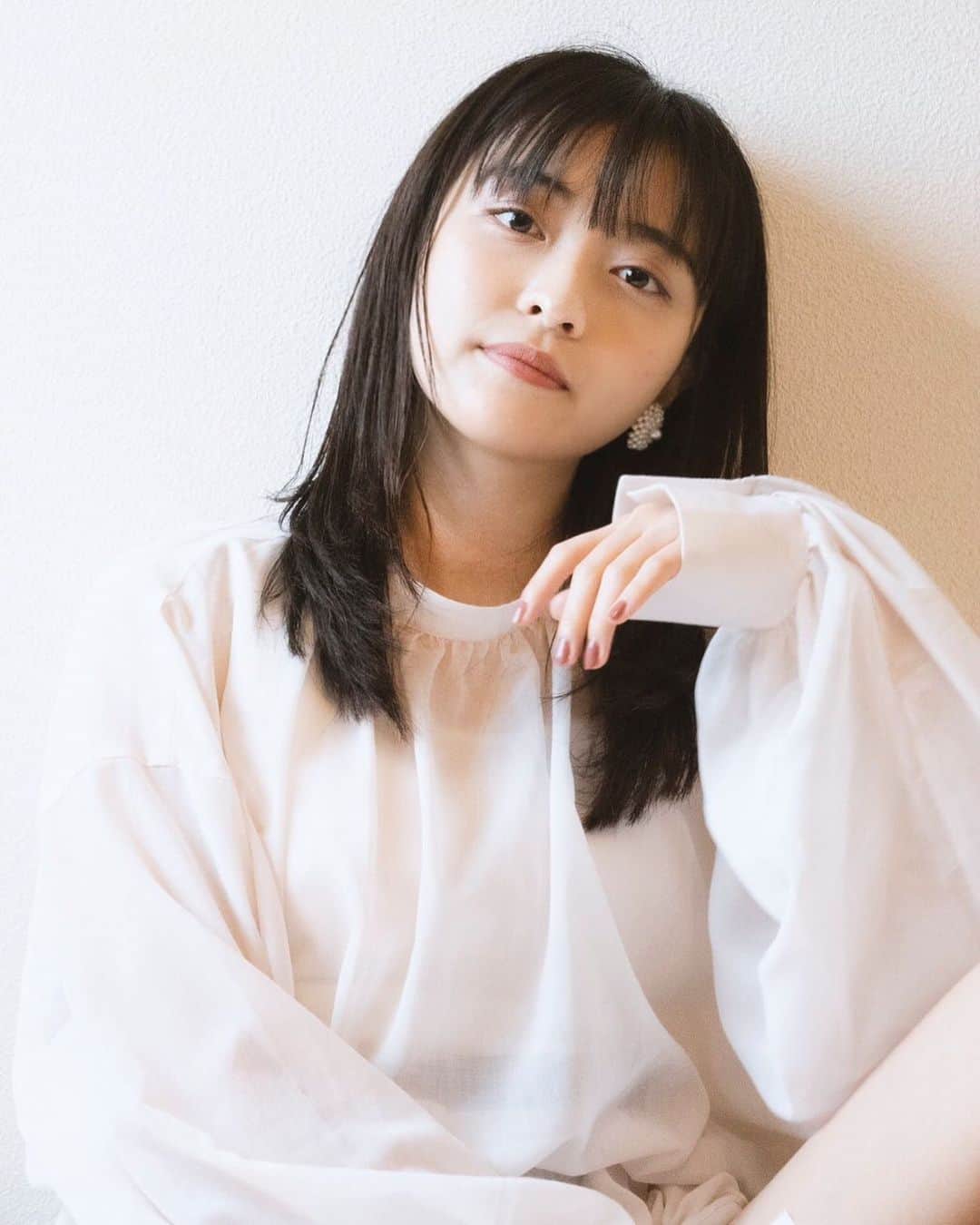 斉藤瑞季のインスタグラム：「おはよーございます☀️ #shooting #model #camera  #ヘアメイク #春メイク #白コーデ」