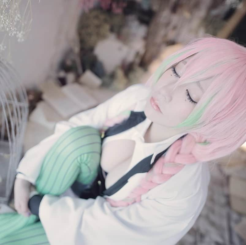 林檎蜜紀さんのインスタグラム写真 - (林檎蜜紀Instagram)「🍡🌸鬼滅の刃 🌸💖 コスプレ 恋柱🌸甘露寺蜜璃  また人間に生まれ変われたら… 🐍🌸 本誌派の為、ネタバレ注意⚠️ #cosplay  #鬼滅の刃コスプレ  #かんろじみつり  #鬼滅の刃 #kimetsunoyaiba  #甘露寺蜜璃 #甘露寺蜜璃コスプレ  #胸は自前 #cos #恋柱  #mitsuri  #mitsurikanroji  #おばみつ  #鬼滅の刃柱  #cosplaygirl」3月30日 9時48分 - ringo_mitsuki