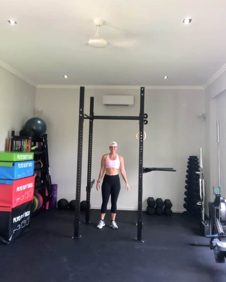 メーガン・ネイのインスタグラム：「▶️100 rep challenge⭐️ So I wanted to challenge myself physically and mentally. So I completed 100 chin up burpees and for a time. 🤔  why?..... Well, I wanted to get back to feeling comfortable at being uncomfortable. Yes some might say, i’m a bit strange. The body and mind are a beautiful thing tho. 🤪 So my full time was 12.32mins. ⌚️ Big thanks to my good friend and cheerleader @karynmwindle 😘 (1st video is first few reps. 2nd video last few reps)  ouchhhh...!!! BE YOU 💪🏼💪🏼⭐️🥳」