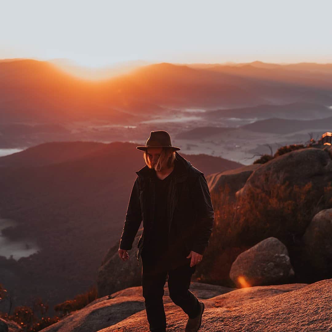 のインスタグラム：「@camwattsphoto captured at golden hour in our Desert Wax Belford Coat, available on sale in Moss or Navy. Originally $449, Now $195.」