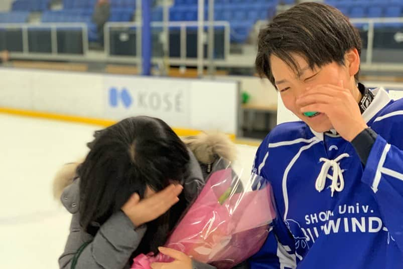 菊池沙都さんのインスタグラム写真 - (菊池沙都Instagram)「Season is over :) 今シーズンもサポート、応援、 ありがとうございました！ いつも楽しいBW💙🤍💙 退部してもずっと仲間（飲み友🍻）❤️！ #昭和大学#ブルーウィンズ #仲良しチーム#楽しいチーム#良いチーム #あとは結果残すだけ#とても大切なこと #私にピントが合ってふたりは背景 #なんかごめん 練習も大会も中止になりました。 #早くコロナ落ち着いてみんなに会いたい」3月30日 10時47分 - satochin30