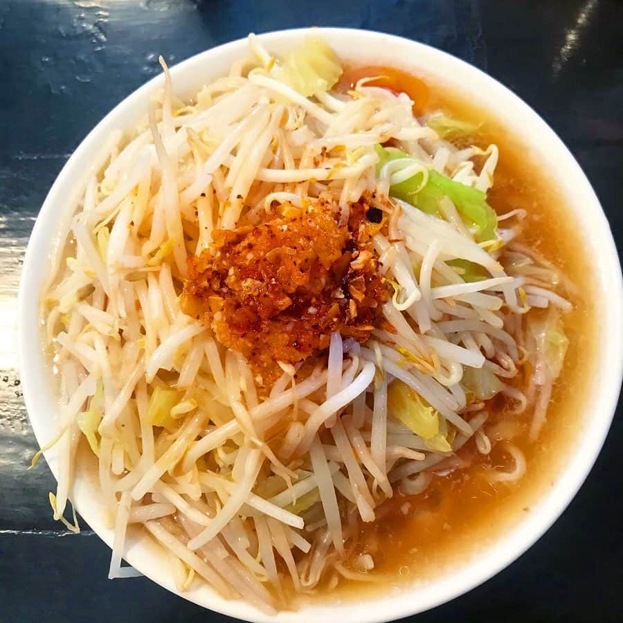 takuma watanabeのインスタグラム：「#ポン酢ラーメン #美味しい #美味 #🖤 #🤤」