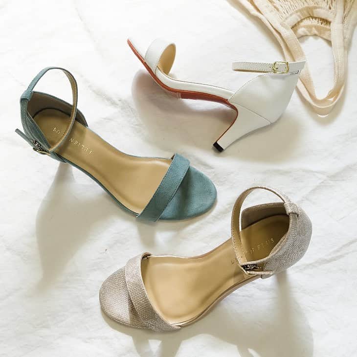 AmiAmi（アミアミ）Shoes Shopさんのインスタグラム写真 - (AmiAmi（アミアミ）Shoes ShopInstagram)「. . 2020年春夏再販💡 アンクルストラップサンダル . . 今年夏トレンドのストラップ🎗 華奢魅せ効果抜群です✔️ . レッドソールなので バックスタイルも女度UP👩🏻💕 . 是非春夏アイテムを AmiAmiでチェック してみてください🌿 . . #amiami_shoes  #amiamiss新作 . . #アンクルストラップサンダル#ストラップサンダル #ストラップ#ストラップミュール #7センチヒール#7cmヒール #異素材バイカラー#バイカラー #2020春夏トレンド#2020春夏」3月30日 11時13分 - amiami_shoes