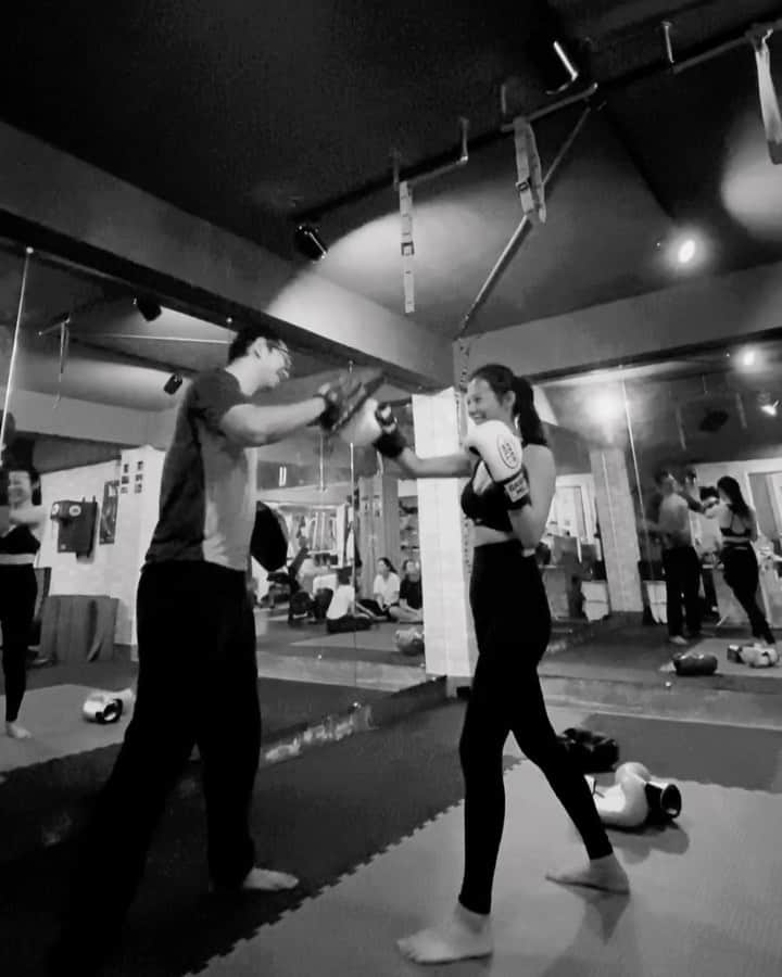 張香香のインスタグラム：「記錄一下 貓貓拳記錄🥊」