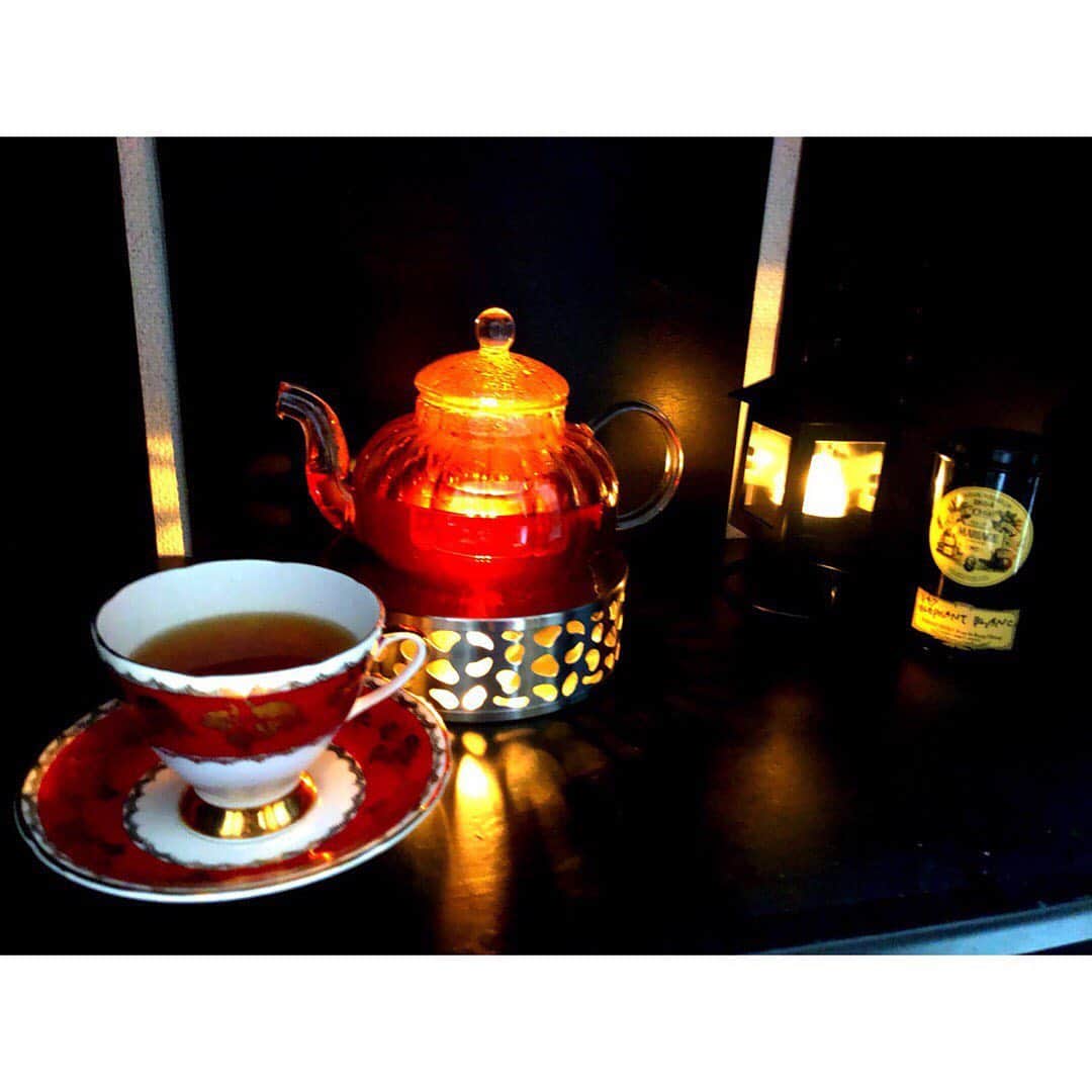 志村玲於さんのインスタグラム写真 - (志村玲於Instagram)「ちょっと前にお迎えした紅茶専用棚！ 全体はブログの方に載ってるからそっちで見てね ネットショッピングが止まんねえ…。 #紅茶 #紅茶好き #紅茶Butler」3月30日 22時14分 - reoshimura0129