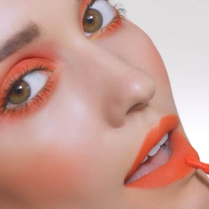 M∙A∙C Cosmetics Japanのインスタグラム：「ㅤ 【3/31 LINEお友達限定先行発売スタート! 公式オンラインショップ限定キャンペーンも先行開始!】 ミスティマットな仕上がりが楽しめるパウダーキスシリーズから、リキッドリップとアイシャドウが登場🌸💕 今すぐM･A･C LINE公式アカウントを友だち追加！ ㅤ 公式オンライン限定色(1色)と全国発売の限定色(2色)を含む、計17色のリキッドリップと10色展開のパウダー キス アイシャドウをチェック✨ ㅤ 【公式オンラインショップ限定キャンペーン先行開始!】 対象製品(パウダーキス リキッド リップカラー、 パウダーキス アイシャドウ、グロー プレイ ブラッシュ)のうちいずれか1製品を含む 税込8,250円以上購入のお客様にオリジナルポーチをプレゼント ㅤ *全国のM･A･Cカウンターでのプレゼントキャンペーンに つきましては、今回は実施を延期致します。実施時期が決まり次第、再度お知らせさせていただきます。 ㅤ *3月31日（火） LINEお友だち先行発売 *4月1日（水） 公式オンラインショップ先行発売 *4月3日（金） 全国 M·A·C カウンター発売 (ー部店舗は日程が異なります) ㅤ  ㅤ #MACPowderKiss #MACPowderKissLiquidLipcolour #MACPowderKissEyeshadow #MACパウダーキス ㅤ #MACCosmeticsJapan #MACCosmetics #MAC #MACコスメ #コスメ #メイク #化粧品 #デパコス #コスメ部 #コスメ好きさんと繋がりたい #コスメ紹介 #おすすめコスメ #新作コスメ #春メイク #春コスメ #ピンクメイク #オレンジメイク #テラコッタメイク #ブラウンメイク #トレンドメイク #アイシャドウ #リップ #マットリップ #リップメイク」