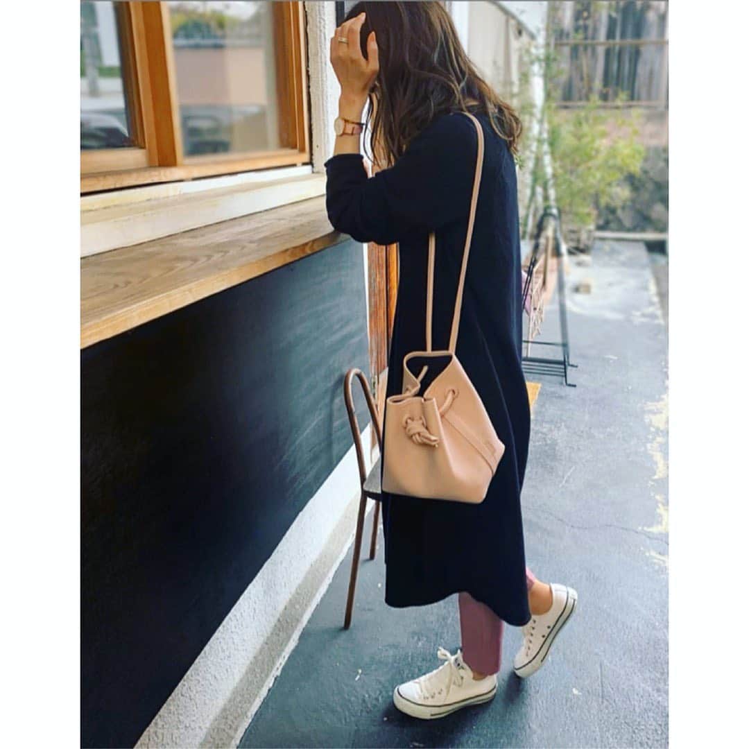 のインスタグラム：「#coordinate  悲しい 本当に悲しい 8時だヨ！全員集合 大好きやった 『うしろ、うしろ〜』って テレビに向かって叫んでたなぁ ・ 志村けんさんありがとう ご冥福をお祈りします ・ ・ #ootd #ootd_kob #ponte_fashion #locari #vasic #vasicbondmini #tomorrowland #tomorrowland_jp #tomorrowland_womens #storynine #danielwellington #dw #chiekoplus #converse #vsco #vscocam」