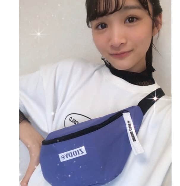 ニコ☆プチのインスタグラム：「﻿ ﻿ ﻿ 今日もプチモのふろくのつかいかたを紹介！﻿ ﻿ ﻿ 今日は、アヤカ🌻﻿ ﻿ ﻿ 今月号の付録も可愛すぎる☺️✨✨﻿ 服のテイスト問わずどんなコーデにもピッタリ！﻿ ﻿ 今まで使ってたバックが大きめだったから全部入るかなって思ったけど……え！全部入った～🥺﻿ ﻿ 沢山入るし、パープルだからアクセントにもなるね⸜︎︎︎︎❤︎︎⸝‍ これはお気に入り間違いなしです(*´˘`*)♡﻿ ﻿ ﻿ ﻿ #ニコプチ﻿ #ニコプチふろく﻿ #プチモのふろくの使い方﻿ #ニコプチふろくのある生活﻿ #付録バッグ﻿ #ジディー﻿ #ZIDDY﻿ #ふろく﻿ #中山あやか」