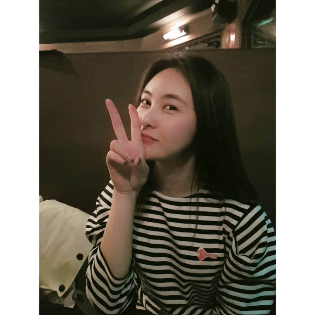 のインスタグラム：「생존신고 다들괜찮은가요? 우리조금만더힘내요♡  #areyoualright」