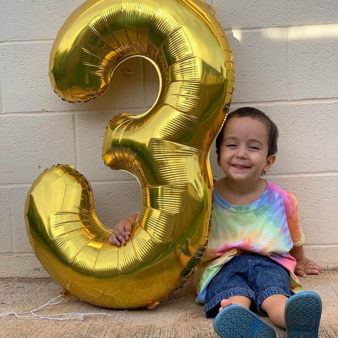 アリッサ ウーテンのインスタグラム：「My son, Noa turned 3 today!!! No worries babe we’ll have a huge party for you once we can ❤️ Love you forever 💕」
