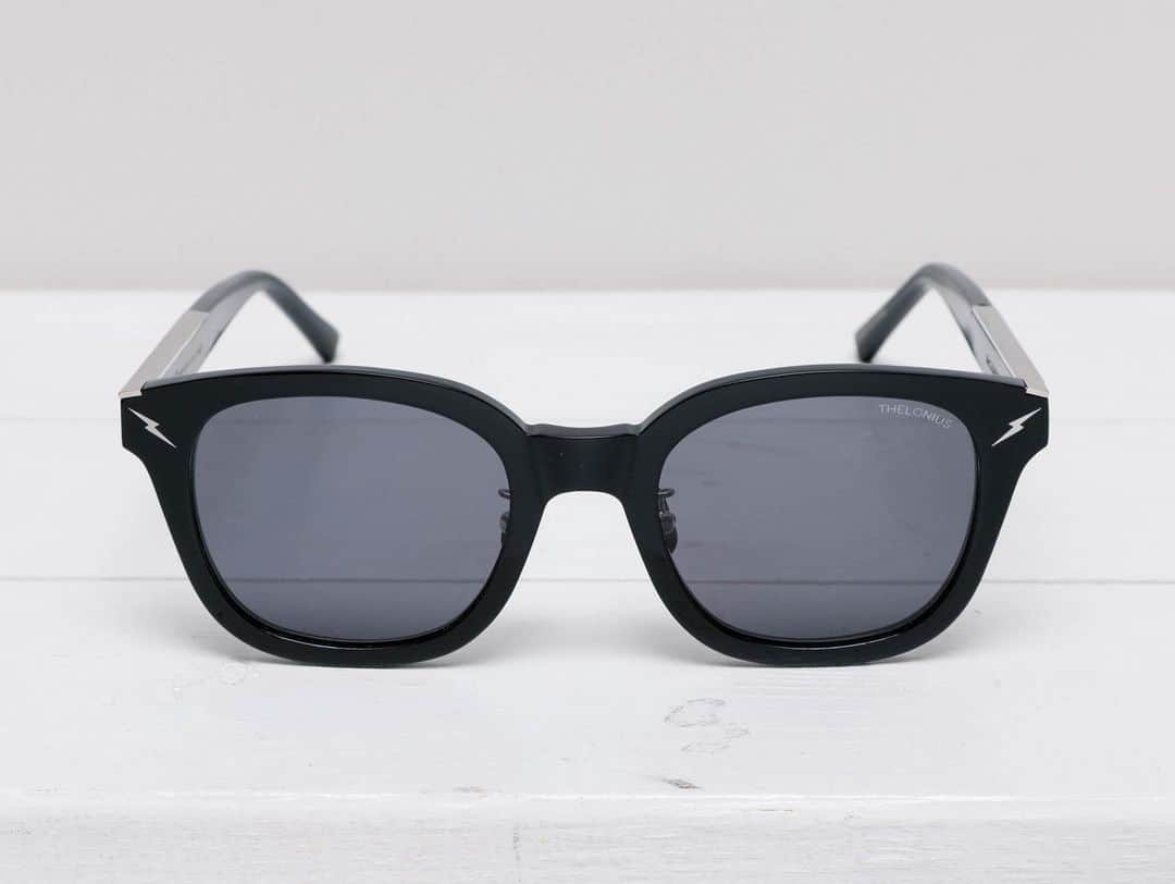 のインスタグラム：「TEARS OF SWAN×SATURDAY NiTE×Mr.CASANOVA-THELONIUS SUNGLASSES.GLASSESになります!! 仙台PARCO2店頭、official webshopでも引き続きオーダー受付中ですので宜しくお願い致します(^^)🕶🏬💻 http://tears-of-swan.shop-pro.jp/?pid=147581459 (4月中旬販売開始、モデル着用BLACK) ※プロフィール下のURLからofficial websiteがご覧頂けます  仙台PARCO2 DAY:2020.3/25(wed)〜3/30(mon) TIME:10:00〜21:00 PLACE: 宮城県仙台市青葉区中央3-7-5 　2F 正面通路特設会場 TEL:022-774-800  @tears_of_swan  #tearsofswan #saturdaynite #fab76 #thelonius @mr_casanova_eyewear  #mr_casanova_eyewear  #sunglasses  #glasses  #サングラス #眼鏡」
