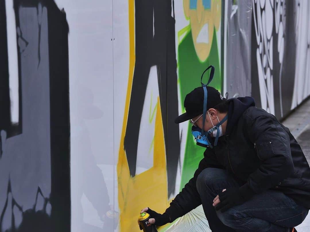 CMKgalleryさんのインスタグラム写真 - (CMKgalleryInstagram)「世界で初めてカッターナイフを発明した大阪市の刃物メーカー"オルファ株式会社"のミューラルアートを道頓堀「とんぼりリバーウォーク」にペイントしました。  painted by CASPER @killingtimer2021 DISE @dise_star JOE @takizomoro VERYONE @onevery  オルファ株式会社 https://www.olfa.co.jp/  WALL SHARE @wallshare https://wall-share.com/  南海電鉄 www.tonbori.jp/  #cmkgallery #olfa #wallshare #南海電車 #大阪 #難波 #道頓堀アート #graffitiart」3月30日 15時56分 - cmkgallery