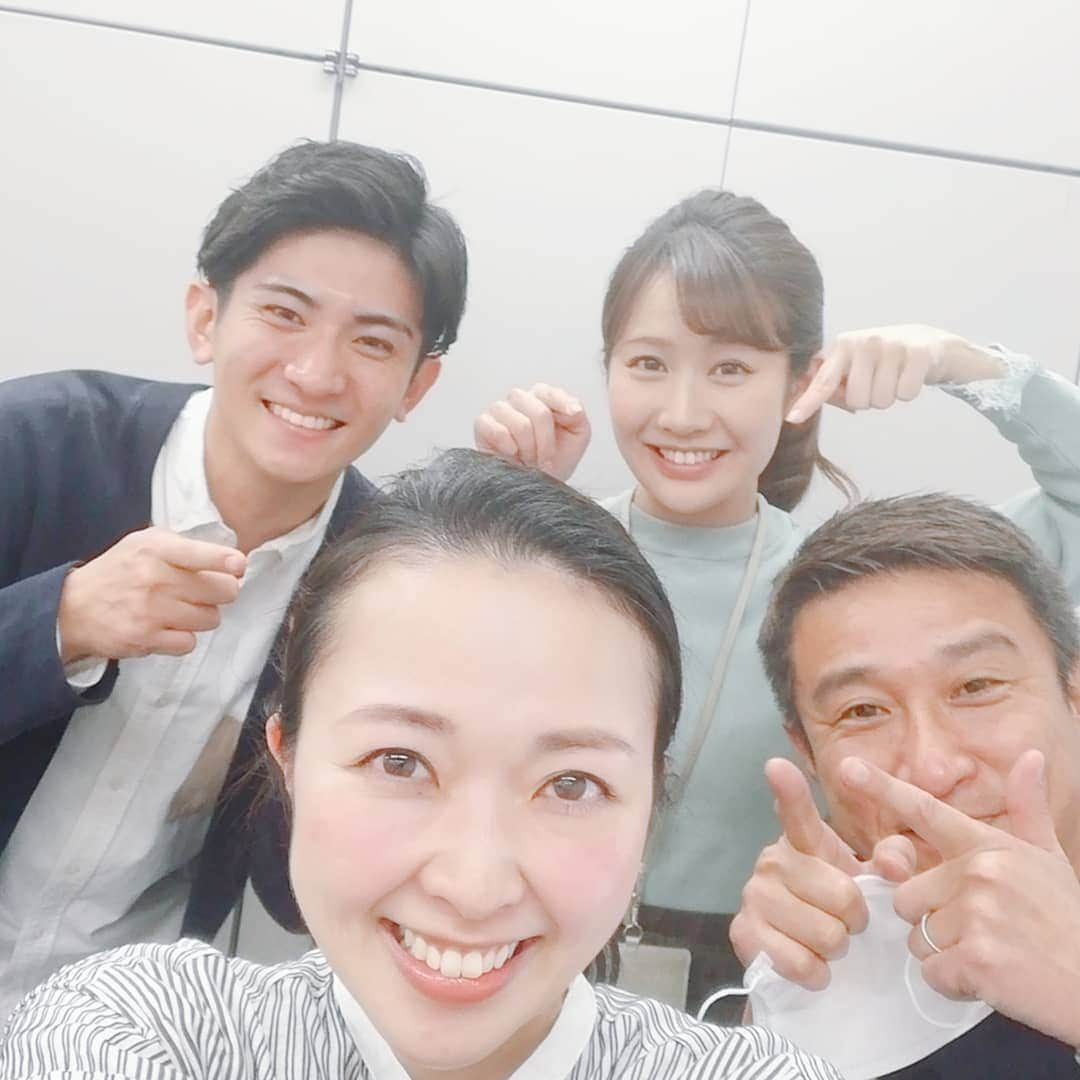 佐藤裕二さんのインスタグラム写真 - (佐藤裕二Instagram)「じゃーん。きょうの徳ちゃん。 デスクの整理のため顔を出しました。  相変わらずおデコちゃんです。  #徳重杏奈 #卒業  #徳ちゃんforever  #徳ちゃんmemories  #おでこちゃん #ゆでたまご  #メーテレ  #アナウンサー #ドデスカ #ドデスカファミリー」3月30日 16時33分 - karaage_satou