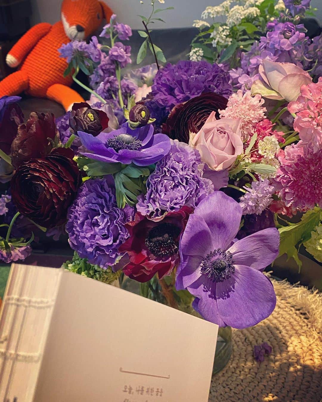 コン・ヒョジンさんのインスタグラム写真 - (コン・ヒョジンInstagram)「오늘, 나를 위한 꽃을」3月30日 16時37分 - rovvxhyo