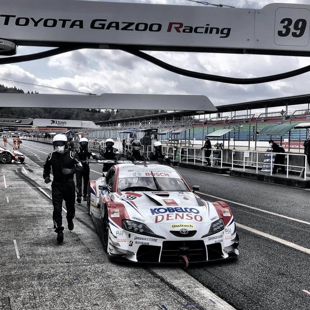 のインスタグラム：「先程GTAから発表がありました。2020年スーパーGTシリーズ第1戦岡山大会に続き、第2戦富士大会、第3戦鈴鹿大会も延期です。  非常に残念ですが、今の状況じゃ仕方ないですね。GTA並びに坂東代表の判断を支持します。  ファンの皆様におかれましても、ご理解のほど宜しくお願いします。  GTAリリース  2020 AUTOBACS SUPER GT Round 2 および 2020 AUTOBACS SUPER GT Round 3 に関しまして、新型コ ロナウイルスに関する政府の対策基本方針および感染の拡大状況等に鑑み、開催サーキットとの協議 の結果、開催を延期することと致しました。 なお、延期される大会の日程につきましては今後の状況を考慮したうえで改めて決定し、ご連絡致 します。  #supergt #新型コロナウイルスの影響で #covid_19」