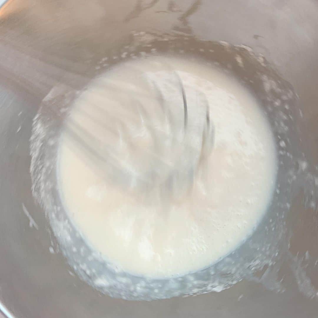 森貴美子さんのインスタグラム写真 - (森貴美子Instagram)「@lakanto_official の低糖質アイスミックスパウダーでお家でアイス作り🍨　 アイス作り・・・と言っても牛乳を混ぜて凍らせるだけで、簡単に美味しくできちゃいます✌️✨ ・ 我が家は砂糖代わりに、ラカントを使って糖質オフしてます😋甘さも変わらず美味しい♡ ・  #アイス作り #アイスミックスパウダー  #ラカント #ラカントs  #糖質制限 #サラヤ #saraya」3月30日 17時11分 - morikimi_morikimi