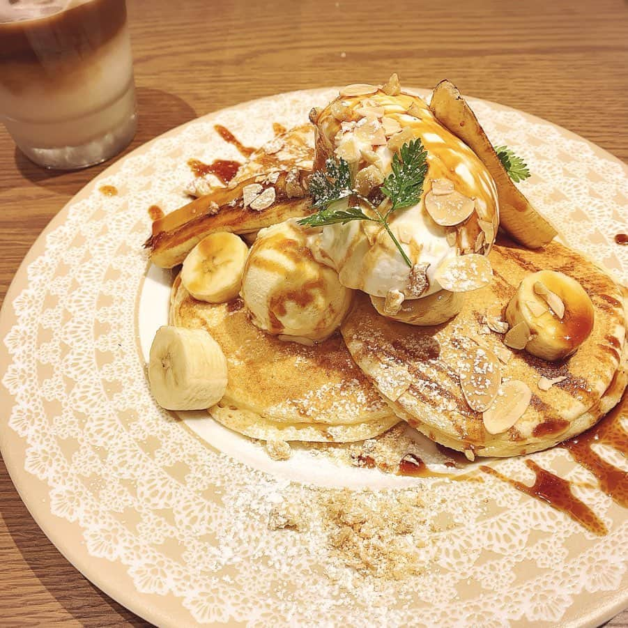 nyaachanさんのインスタグラム写真 - (nyaachanInstagram)「* こないだlunchしてきた @nic_nambacity 《一汁六菜cafe》さんの…🍽💕 店名より多い一汁十二菜　極彩御膳😊w❤️ とにかく、身体に良さそうなのがもぅ心惹かれる🥺w こんなランチを毎日食べれたら幸せやのになぁ~💓 〆に、豆乳パンケーキ🥞もしっかり食べたよ🐖✨ 店内もオーガニック感あふれる感じで好きやった♬また行きたいから、お友達のみなさん、ぜひぜひいきましょw * 『なんば　一汁六菜カフェ』で検索してみてください🥕 *  #大阪カフェ#cafe#カフェスタグラム#大阪カフェ部#cafestagram#カフェ巡り#instagood#love#食べスタグラム#カフェ好きな人と繋がりたい#難波カフェ#大阪難波グルメ#難波グルメ#オーガニックランチ#健康ランチ#パンケーキ#豆乳パンケーキ  @woomy.restaurant」3月30日 17時31分 - naokoko70