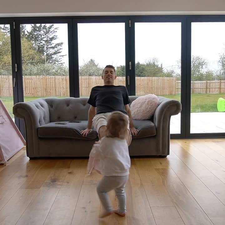 マックス・ウィットロックのインスタグラム：「HERE IT IS #THEWHITLOCKWORKOUT 13 of 14 #LETSGO‬ ‪- 6 exercises ‪- 30 secs each exercise‬ ‪- 2 cycles‬  1. Back support leg lifts 2. Forward kicks 3. Sofa crunches 4. Swimming 5. side plank 6. Side plank  @myproteinuk @adidaslondon @southessexgymofficial」