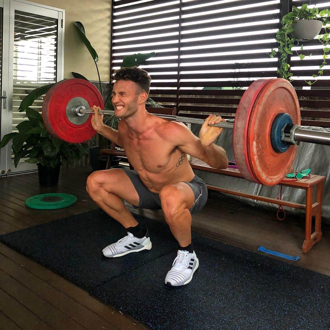 カーティス・マーシャルのインスタグラム：「Isolation. No worries. 🏋🏽‍♂️ #hometeam」