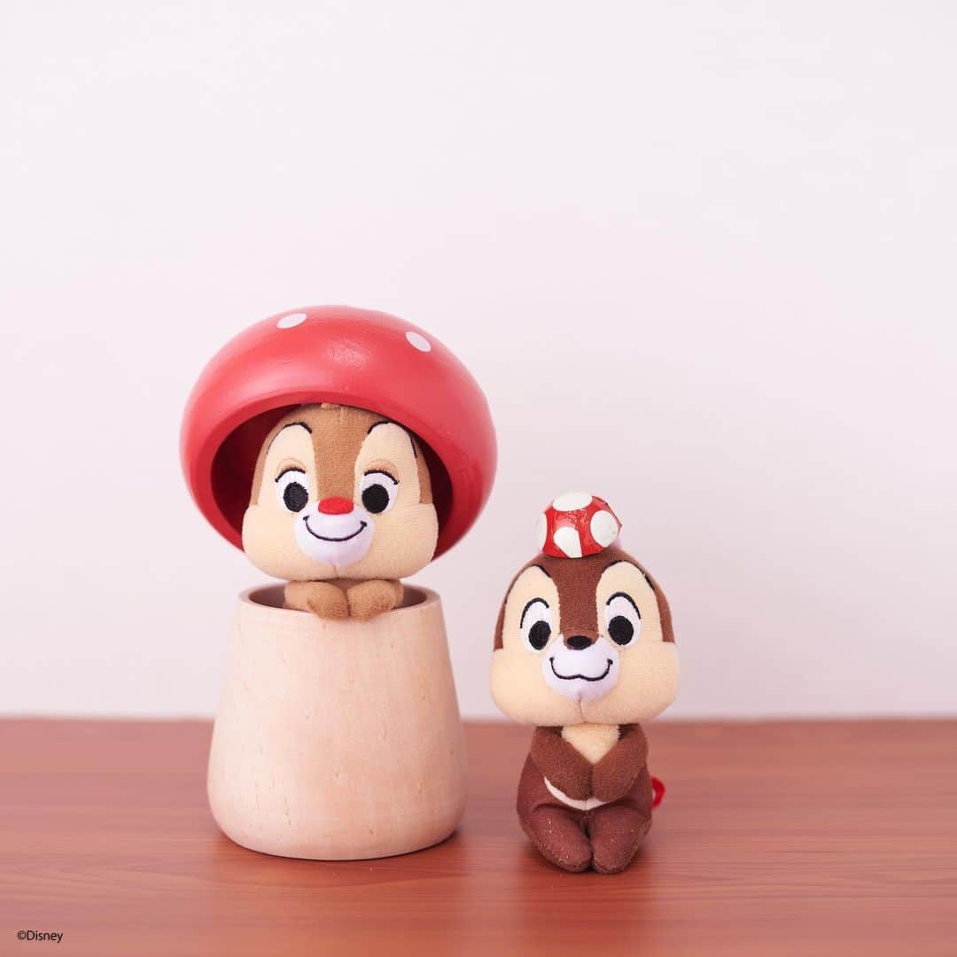 のインスタグラム：「#20200330 * チップとデールがキノコのおもちゃから…ひょっこり☆ちょっこり☆ふたりで何だか楽しそう！ * #ちょっこりさん #ディズニー#ディズニーグッズ #ぬい撮り#ぬいぐるみ #chokkorisan#disney #takaratomyarts #ぬいぐるみと撮り隊 #disney写真部 #ディズニーグッズ #ちょっこりさん好きな人とつながりたい  #ちょっこりさんリニューアル  #チップ #デール」