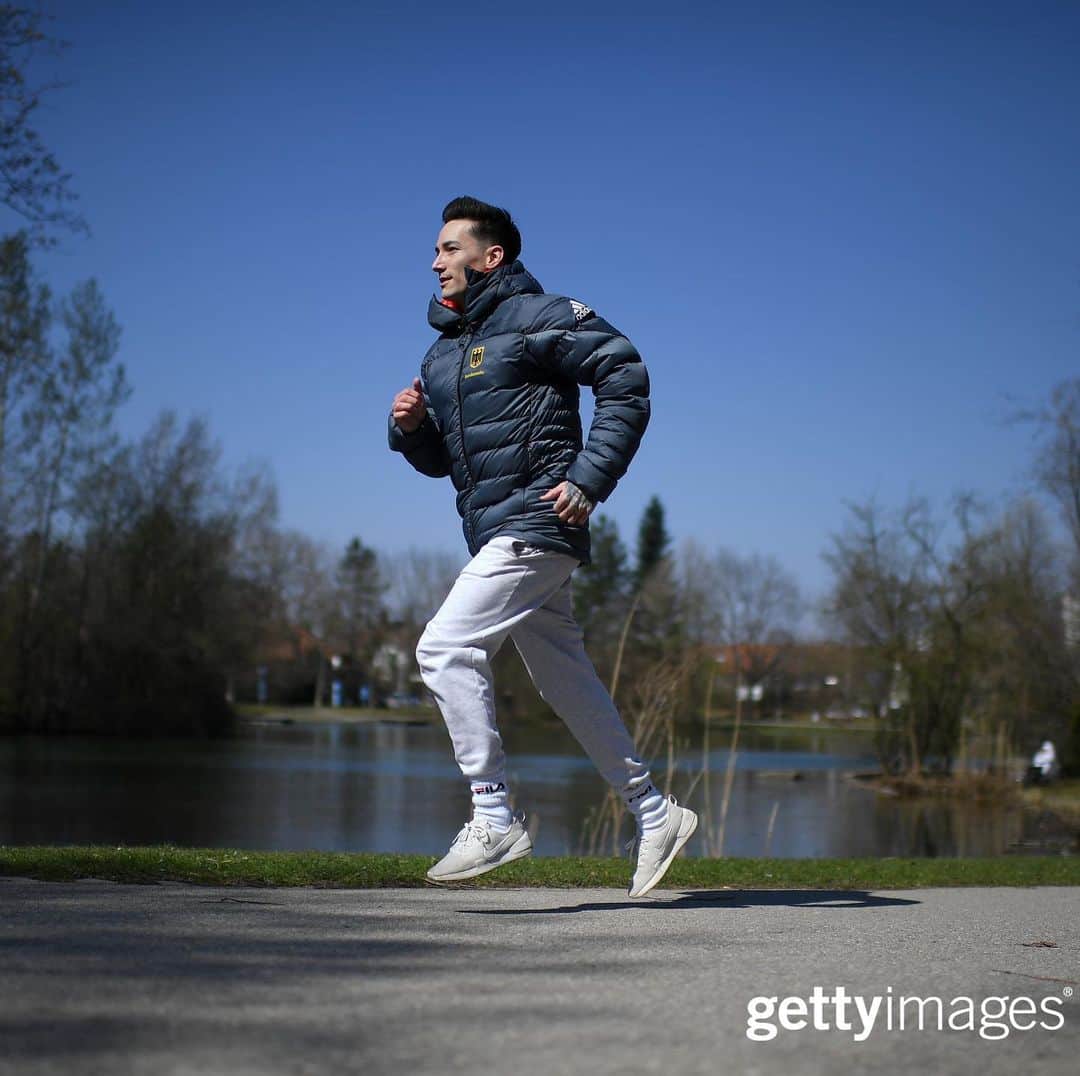 マゼル・ニューエンのインスタグラム：「Who else will be going for a run today? ✌🏼🏃🏽‍♂️ #run #running #homeworkout #training #corona #covid #trainalone #staysafe #stayhealthy #gymnastics #nature #themarcelnguyen 📸:Getty Images」