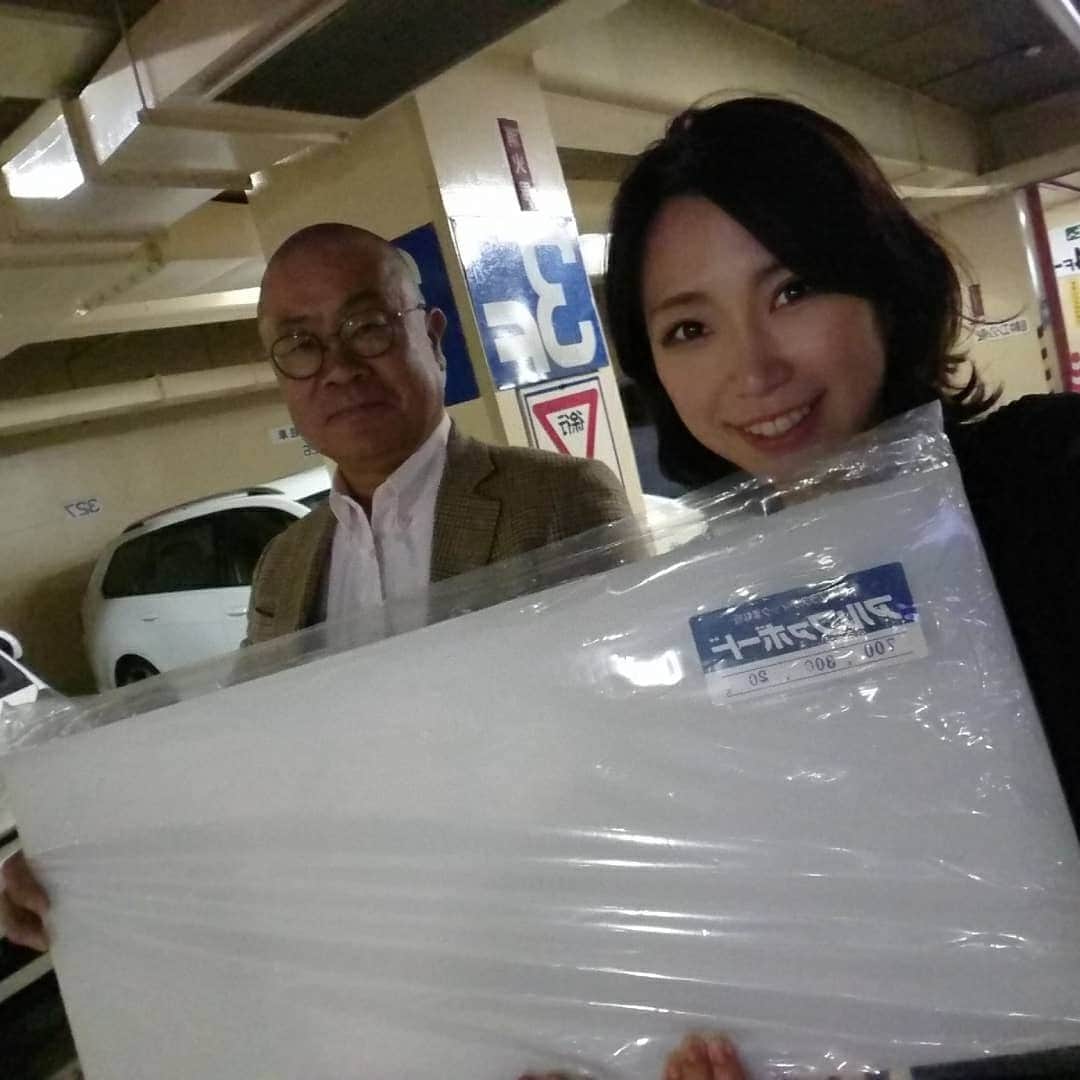 黒木優子さんのインスタグラム写真 - (黒木優子Instagram)「なべさんいつもありがとうございます🎶  なべさんからbirthdayランチ✨ホテルニューオータニの中華に連れていっていただきましたヽ(*´▽)ノ♪  誕生日プレゼントには大きな魚を釣るようにとデカイまな板を頂きました(*´ω｀*) なべさん本当にありがとうございます❤️ ご馳走さまでした🎶😋」3月30日 19時46分 - yuko.kuroki