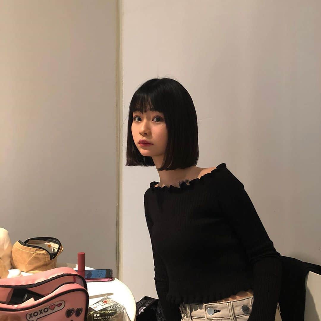 かれんのインスタグラム：「質問箱とか 絶対 絶対 ｢コンプレックスありますか？｣ って100個はきます どうしてそんなに知りたいんだろう  コンプレックスが無い人なんていないよ  完璧な人を目指さないで」