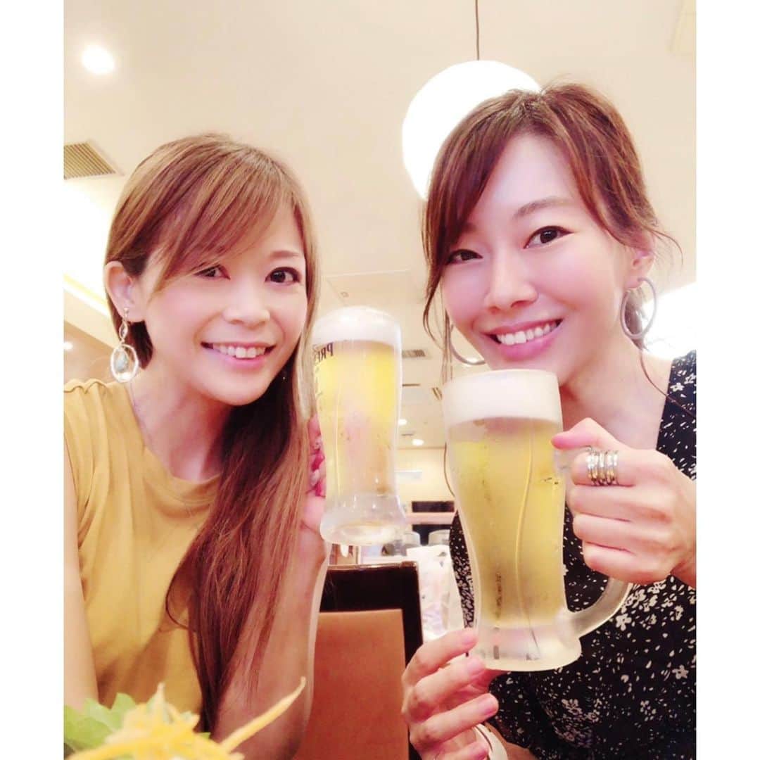 高木沙織さんのインスタグラム写真 - (高木沙織Instagram)「あやぱん👭思い出写真。 あやぱんとは不思議な縁で…… •同い年 •小さい頃、同じフィットネス施設にいた •前職の職場が近かった •近所に住んでいた 今までにもどこかですれ違っていた気がする。 けど、出会いは大人になってからです。 * 私の気持ちになって泣いてくれるあやぱん。 たまにおじさんみたいだけど、すごくかわいいあやぱん。 * 大事な大事な友達以上の存在です。 今の土地に引っ越して来なかったら出会えなかったかもしれない、と思うとここに来た意味があるんだと思えます。 * 明日で正式なお引っ越し。 最後の夜🌙 間違えてガスを止めてしまい、水風呂に入りました。 9年分の荷物は半分以下になった。」3月30日 20時24分 - saori_takagi