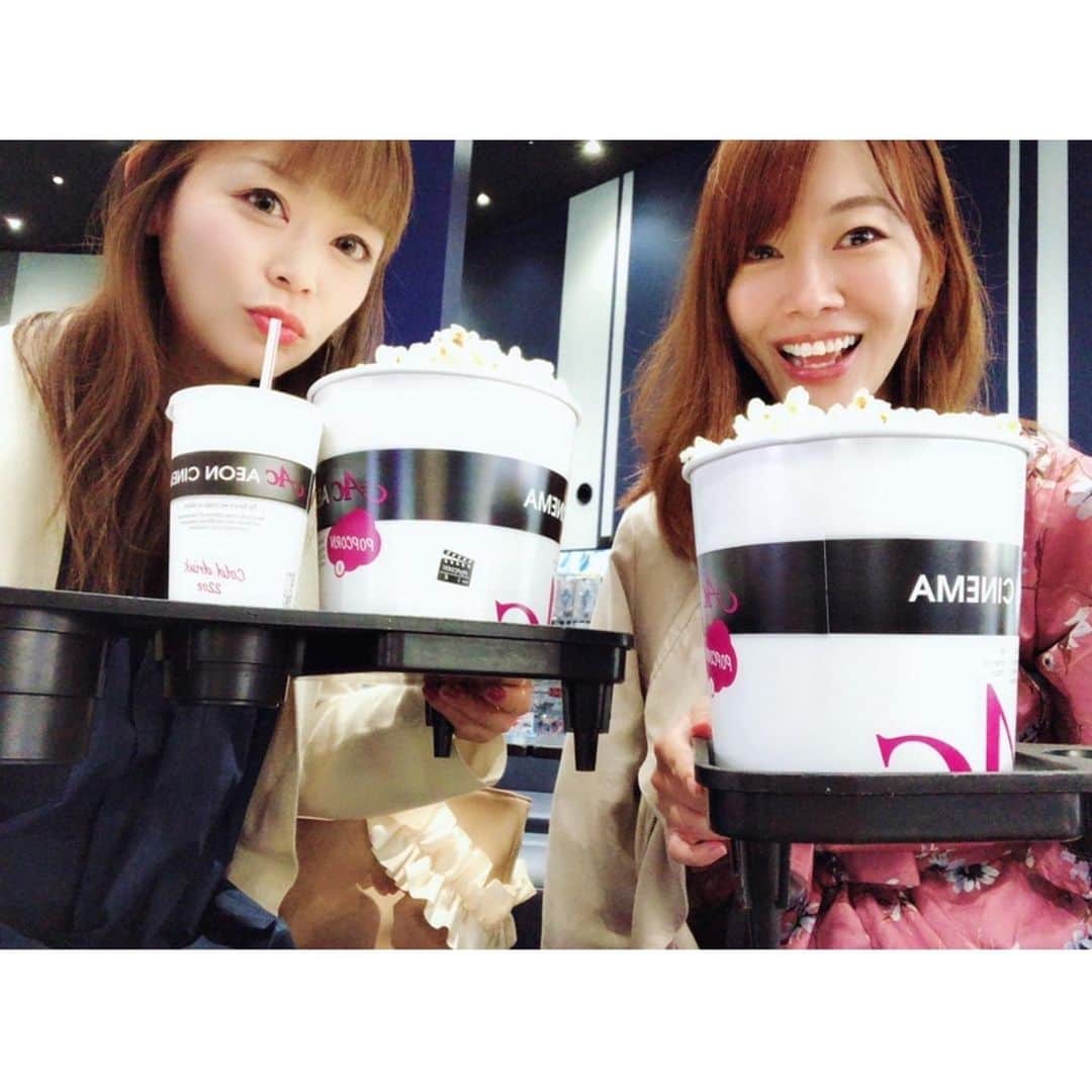 高木沙織さんのインスタグラム写真 - (高木沙織Instagram)「あやぱん👭思い出写真。 あやぱんとは不思議な縁で…… •同い年 •小さい頃、同じフィットネス施設にいた •前職の職場が近かった •近所に住んでいた 今までにもどこかですれ違っていた気がする。 けど、出会いは大人になってからです。 * 私の気持ちになって泣いてくれるあやぱん。 たまにおじさんみたいだけど、すごくかわいいあやぱん。 * 大事な大事な友達以上の存在です。 今の土地に引っ越して来なかったら出会えなかったかもしれない、と思うとここに来た意味があるんだと思えます。 * 明日で正式なお引っ越し。 最後の夜🌙 間違えてガスを止めてしまい、水風呂に入りました。 9年分の荷物は半分以下になった。」3月30日 20時24分 - saori_takagi