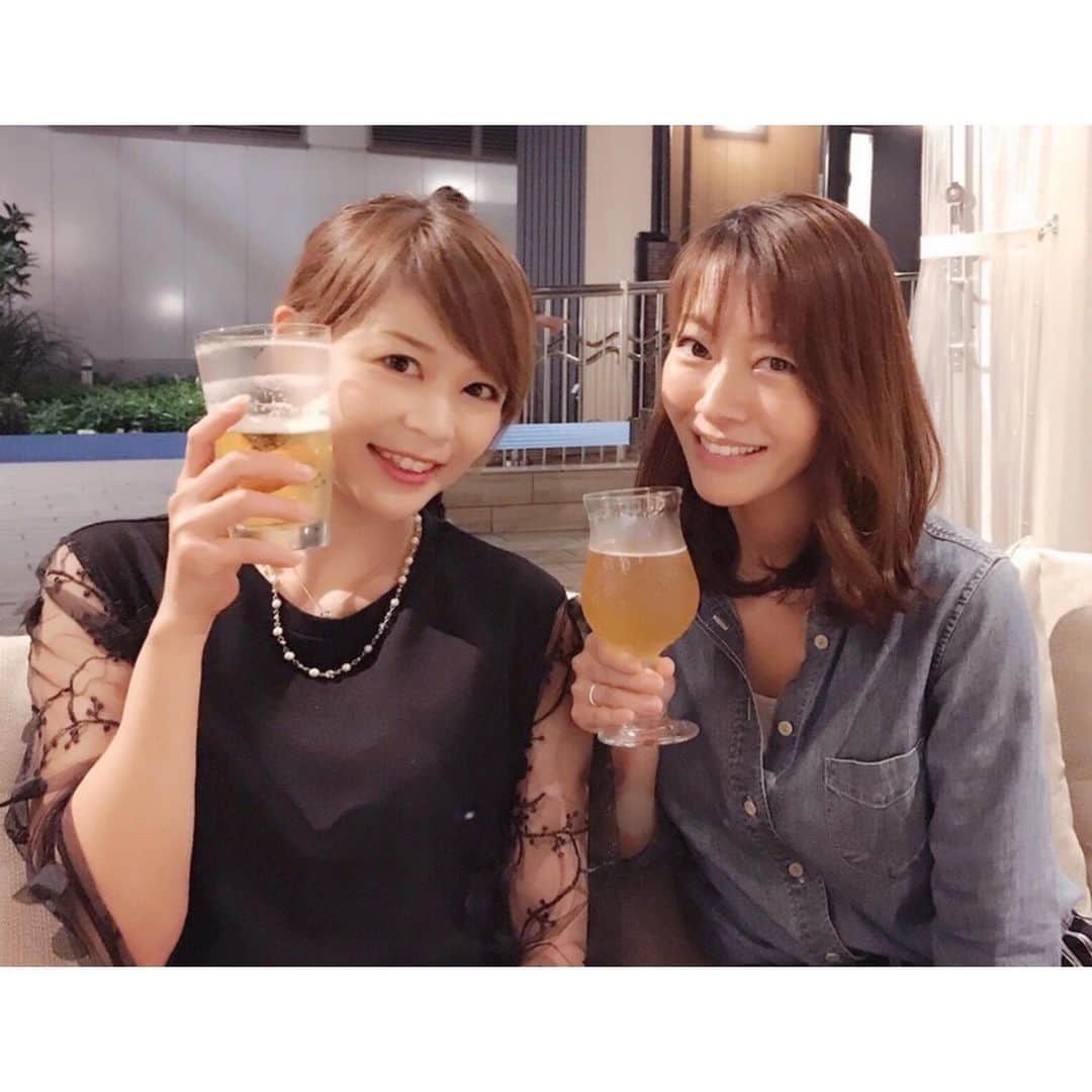 高木沙織さんのインスタグラム写真 - (高木沙織Instagram)「あやぱん👭思い出写真。 あやぱんとは不思議な縁で…… •同い年 •小さい頃、同じフィットネス施設にいた •前職の職場が近かった •近所に住んでいた 今までにもどこかですれ違っていた気がする。 けど、出会いは大人になってからです。 * 私の気持ちになって泣いてくれるあやぱん。 たまにおじさんみたいだけど、すごくかわいいあやぱん。 * 大事な大事な友達以上の存在です。 今の土地に引っ越して来なかったら出会えなかったかもしれない、と思うとここに来た意味があるんだと思えます。 * 明日で正式なお引っ越し。 最後の夜🌙 間違えてガスを止めてしまい、水風呂に入りました。 9年分の荷物は半分以下になった。」3月30日 20時24分 - saori_takagi