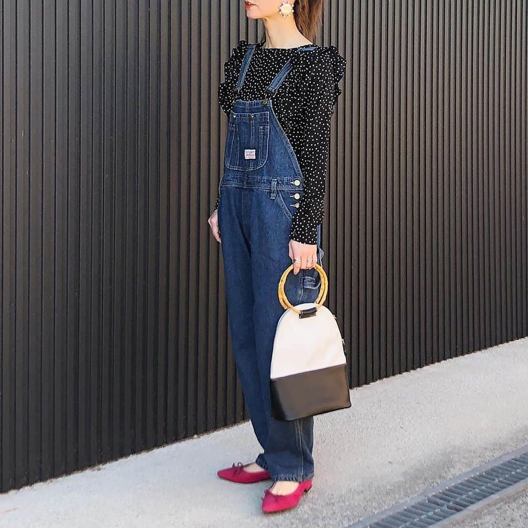 akko0718さんのインスタグラム写真 - (akko0718Instagram)「3月30日(月) . . @ladiesfashion.kandk のデニサロ♡ . 胸元のワッペンとかデザインがいちいちかわいい( ¨̮ )‪︎❤︎ . ドットフリルシャツは去年から愛用してる　@howdy___official ♡ これほんまかわいい🙈💕💕 . . #kaumo_fashion #locari #ponte_fashion #ootd_kob #r_fashion #mineby3mootd #mineプチプラ部 #ladiesfashionkandk #おちびコーデ #おちびの輪 #低身長コーデ #平均身長コーデ #プチプラコーデ #シンプルコーデ #155センチコーデ #大人カジュアルコーデ #大人カジュアルコーデきれいめコーデ #デニムコーデ #デニムサロペット #howdy___ootd #howdy___official #howdy111 #はうでぃ #ドットシャツ #大人ガーリーコーデ #keico_acce #アラフォーコーデ」3月30日 20時36分 - akko0718