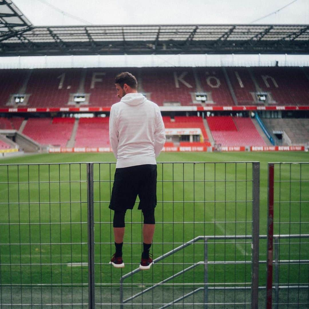 マルク・ウートさんのインスタグラム写真 - (マルク・ウートInstagram)「Individuelle Trainingseinheit in meinem zweiten Wohnzimmer 🏟⚽️ Wäre gerne viel öfter da, vor allem samstags um 15:30 Uhr @fckoeln 😔 #stayhome #staysafe #hometeam @adidas_de」3月30日 22時49分 - markuth