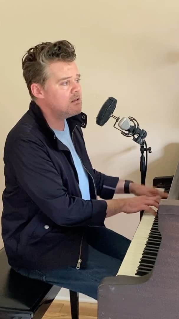 テデスキ・トラックス・バンドのインスタグラム：「Start your day with a beautiful tune: thanks @gabedixon for bringing us another great song, this one the title track from his forthcoming but delayed new album, "Lay It On Me." "If you’re about to lose your mind Or maybe just before you cry I know I can make you smile I can keep your makeup dry Lay it on me"  If you like the tune and are able to assist, please consider a donation to @musichealthalliance, an organization dedicated to providing financial assistance, resources and support for artists and music professionals.」