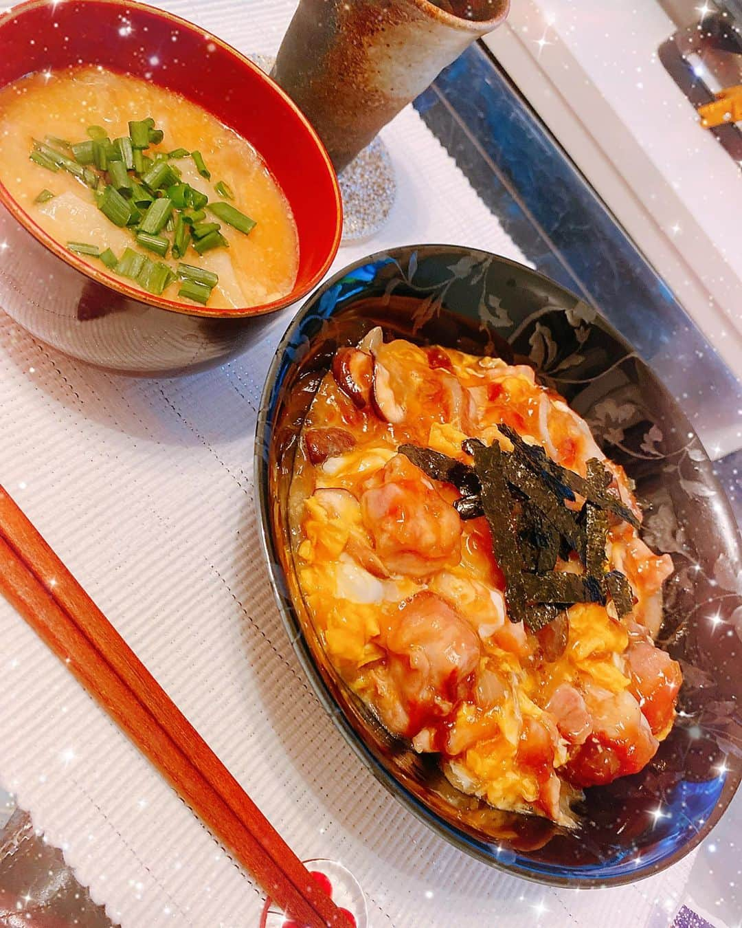 宇佐美あいりさんのインスタグラム写真 - (宇佐美あいりInstagram)「#あいりんクッキング　♡親子丼🐥とじゃがいもの味噌汁✨またすごい大盛りになってしまった😂w今回はいつもよりもとろとろにしてみた♬自炊はいつも2人前になるからホント苦しいぶー🐷w  #親子丼#love#じゃがいもの味噌汁#山盛り#2人前#苦しい#お腹いっぱい#料理#料理#手料理#自炊#クッキング#夜ご飯#夕食#おうちごはん#自分ご飯#요리#作るの好き#自炊女子#食いしん坊#お腹ペコリン部 #cooking#delicious#yummy#followme#instadaily#instalike#pleaselike#pleasefollowmenow」3月30日 22時46分 - airi.usami_official