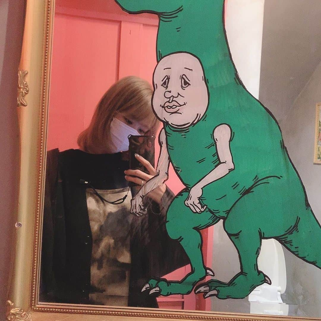 鈴木凪沙さんのインスタグラム写真 - (鈴木凪沙Instagram)「🦖👨🏻‍🦲 一周まわって内巻きってかわいくない？」3月30日 22時55分 - nagichan4