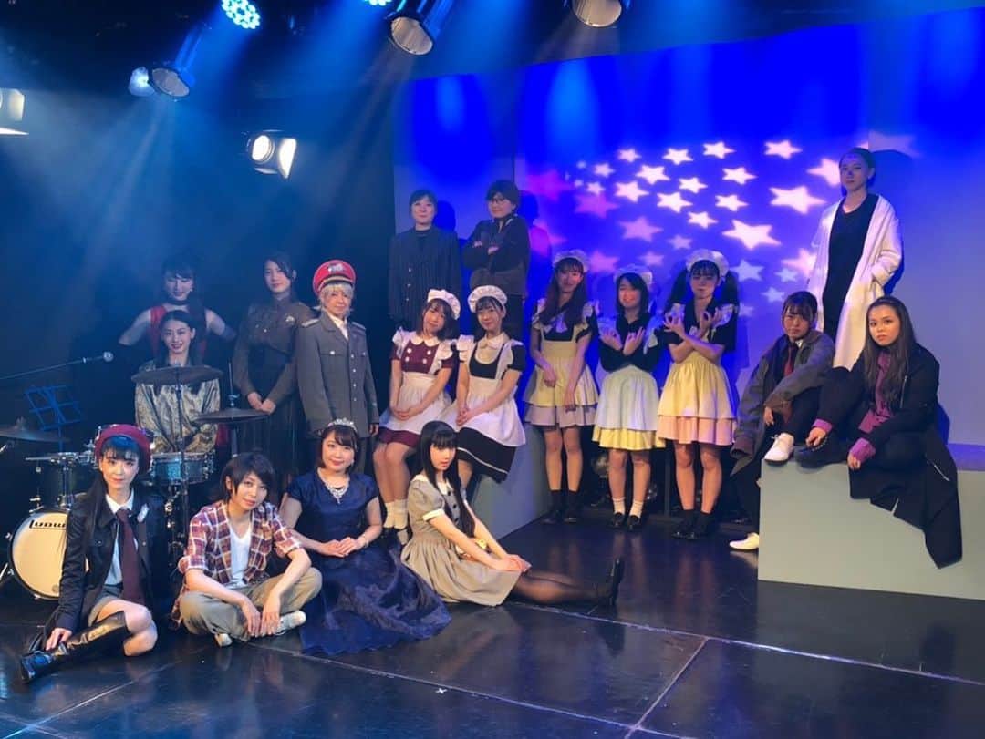 嶋梨夏さんのインスタグラム写真 - (嶋梨夏Instagram)「舞台「タイラーV」TERRA組の集合写真、色々撮ったけどこれが1番好きです💫💫💫」3月30日 23時16分 - shimarica_jp