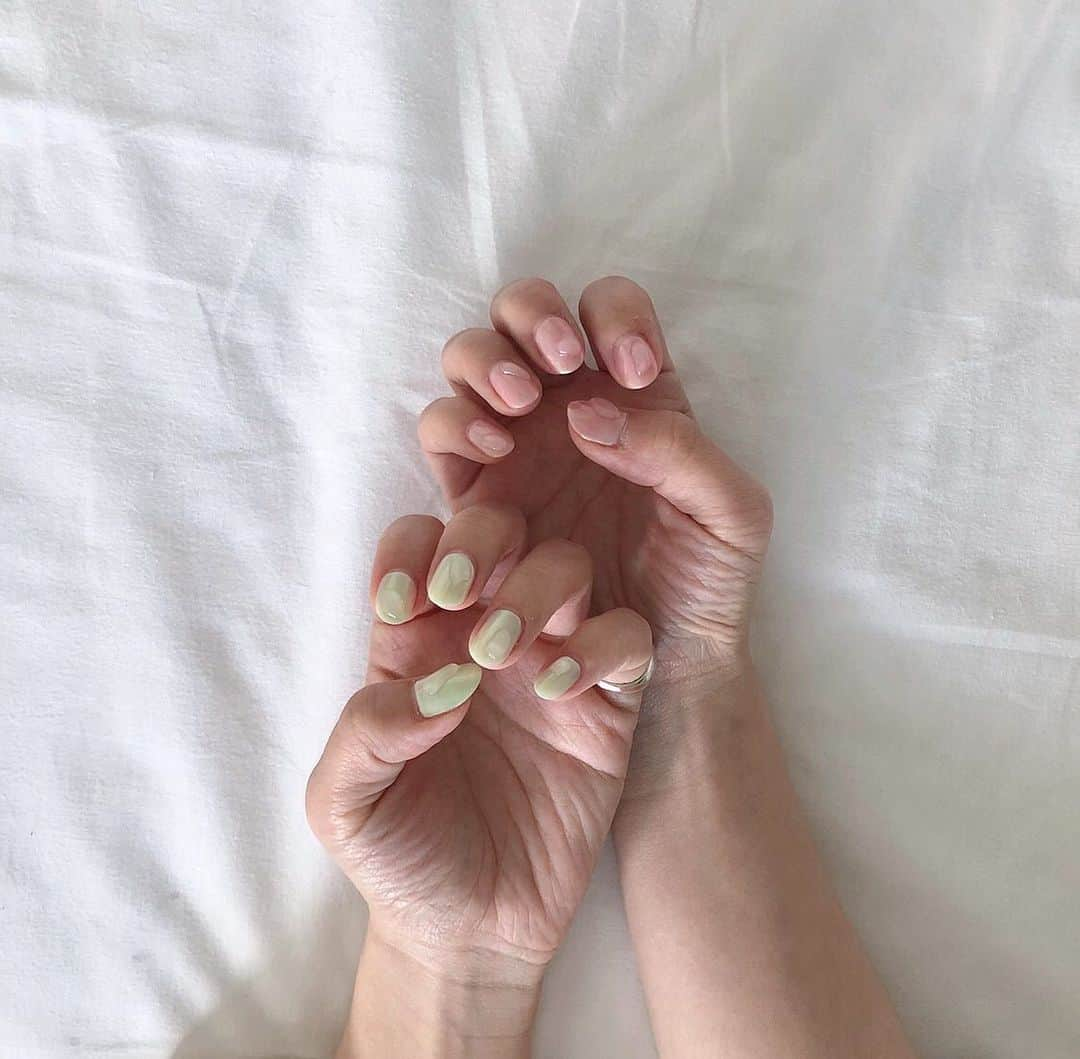 miho uesugiさんのインスタグラム写真 - (miho uesugiInstagram)「今月は、オーロラパウダー🧼🛁 ㅤㅤㅤㅤㅤㅤㅤㅤㅤㅤㅤㅤㅤ  #ponce_nail」3月30日 23時15分 - uepoooning