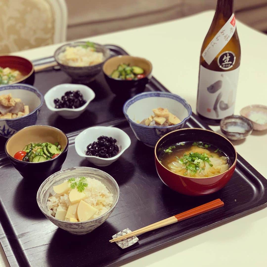 レイチェル・チャンさんのインスタグラム写真 - (レイチェル・チャンInstagram)「おうち時間は好きなモノ、好きなヒト、好きな場所に想いを馳せて… Support your favorite things, people, places at home. #sake #おうち時間 #home #food #日本酒 #japan #japanesesake #wine #居酒屋麗蝶」3月30日 23時35分 - rachelchanjpn