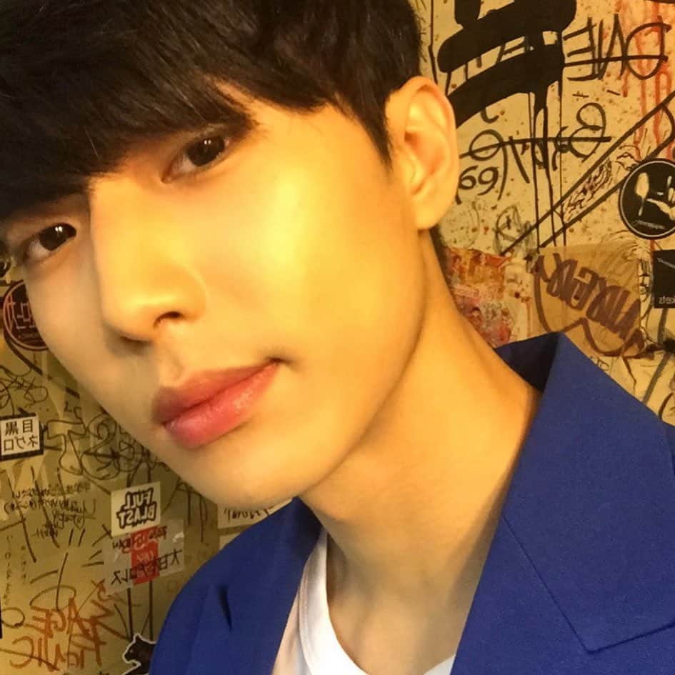 Jay のインスタグラム：「안녕.」