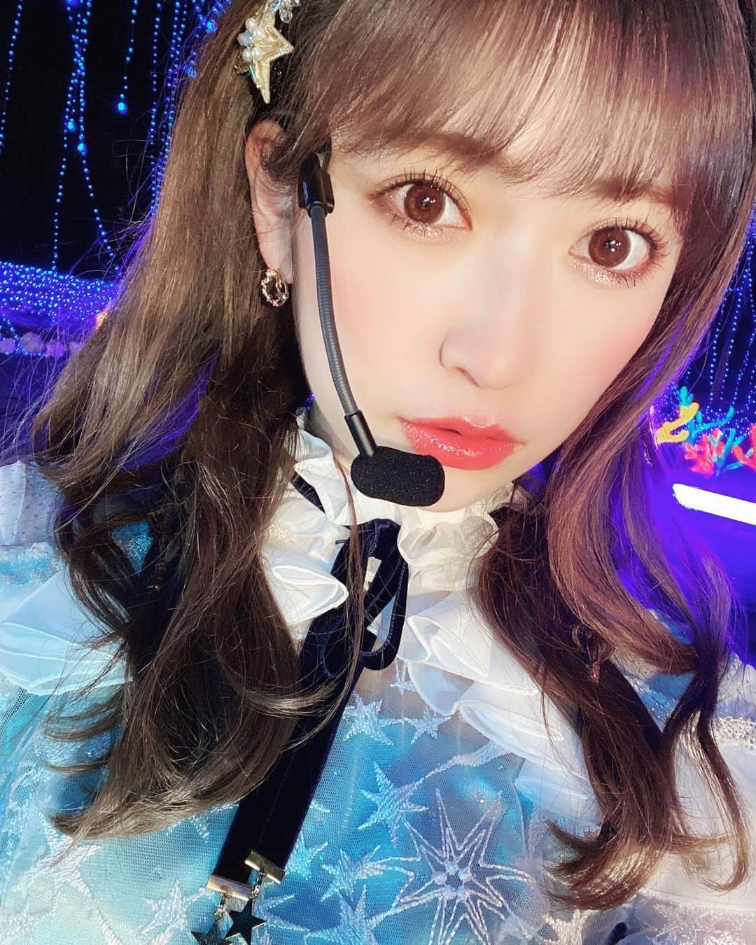 吉田朱里さんのインスタグラム写真 - (吉田朱里Instagram)「イルミネーションに合わせて メイクもキラッキラ💖💖 #キラキラメイク」3月31日 0時00分 - _yoshida_akari