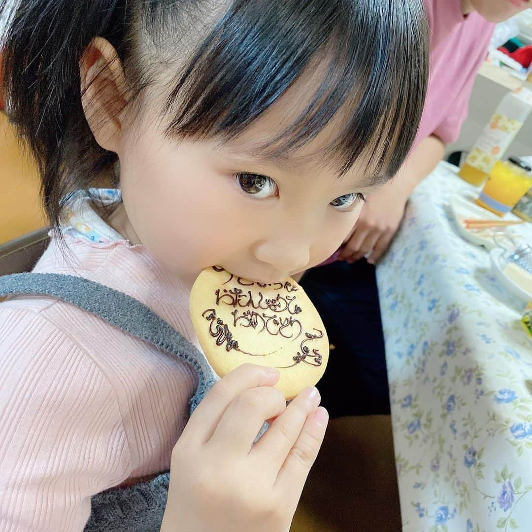 堀えりかさんのインスタグラム写真 - (堀えりかInstagram)「少し遅れてお誕生日会🎂🎉 姪っ子ちゃん7歳👏 早いなー❤️❤️❤️ つきなは１年ぶりに弟に会えて凄く喜んでた☺️☺️☺️ いっぱい遊んでくれてありがと💓 . . ケーキは姪っ子ちゃんリクエストの鬼滅の刃ケーキ🎂 .  #誕生日ケーキ #鬼滅の刃 #鬼滅の刃ケーキ #誕生日 #姪っ子 #誕生日会」3月31日 0時13分 - xerikax143