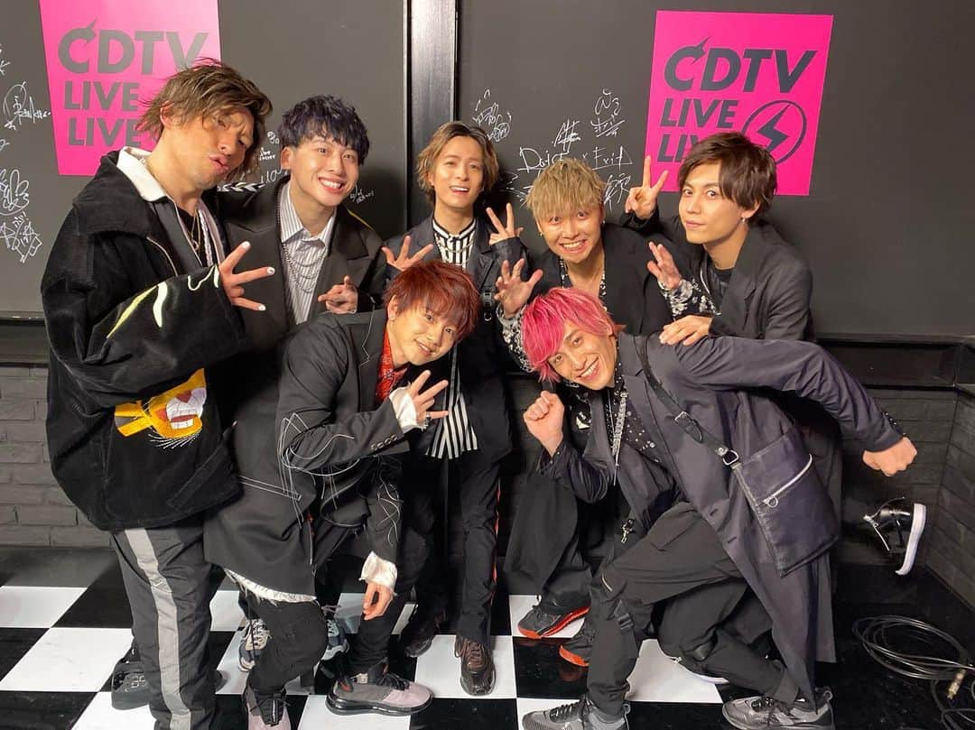 Da-iCEさんのインスタグラム写真 - (Da-iCEInstagram)「@cdtv.tbs6  EXIT×Da-iCE "I got it get it feat.Da-iCE" CDTV ライブ！ライブ！ 7人での初パフォーマンス無事終了しました！ ・ ・ @kanechikadaiki さん @rinxbabygang さん EXITのお二人、そして観てくださった全ての皆さん、 本当にありがとうございました‼︎✨✨ ・ ・ #CDTVライブライブ #EXIT #Da_iCE #EXSID #いとあがりけり」3月31日 0時15分 - da_ice_staff