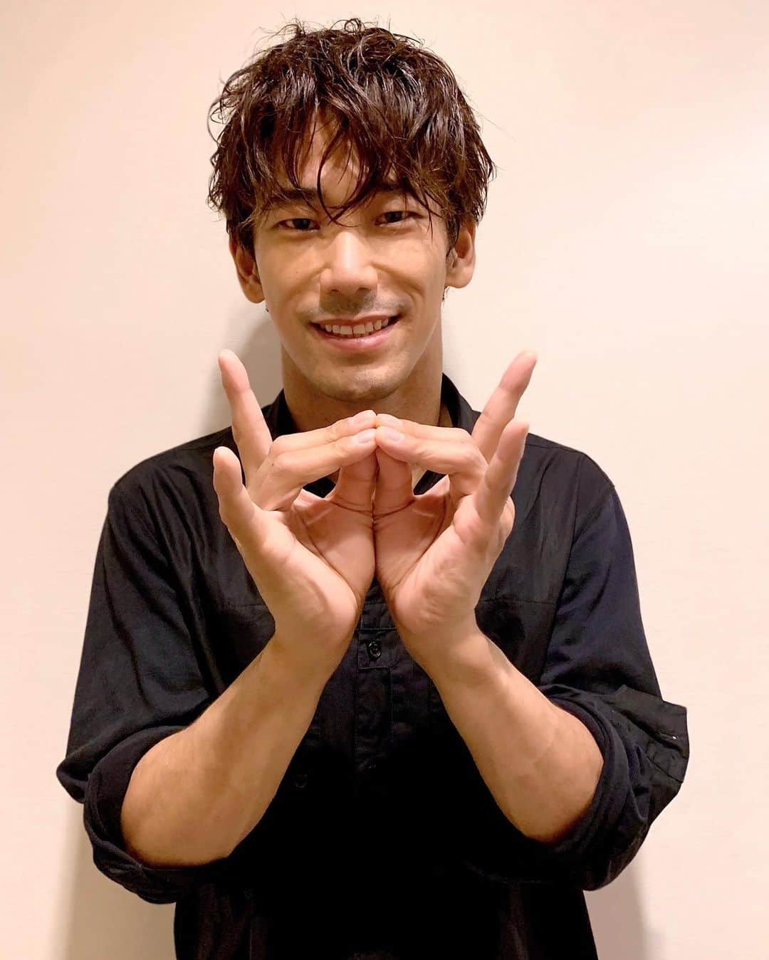 のインスタグラム：「みんなおうちで楽しく踊れたかなぁ？🕺 #CDTVライブライブ#movinon #ドライブダンス　の難しいところドコカナ？ 🤔  3, 2, 1, do it!! #EXILE#三代目JSOULBROTHERS#三代目JSOULBROTHERSfromEXILETRIBE#三代目JSB#三代目#3jsb#Idh#小林直己#直己#NaokiKobayashi#10thanniversary#stayhome  #気合い入ってた#みんなドライブダンスの個性強め#movinonテレビ初披露#焦がし直己もテレビ初披露」