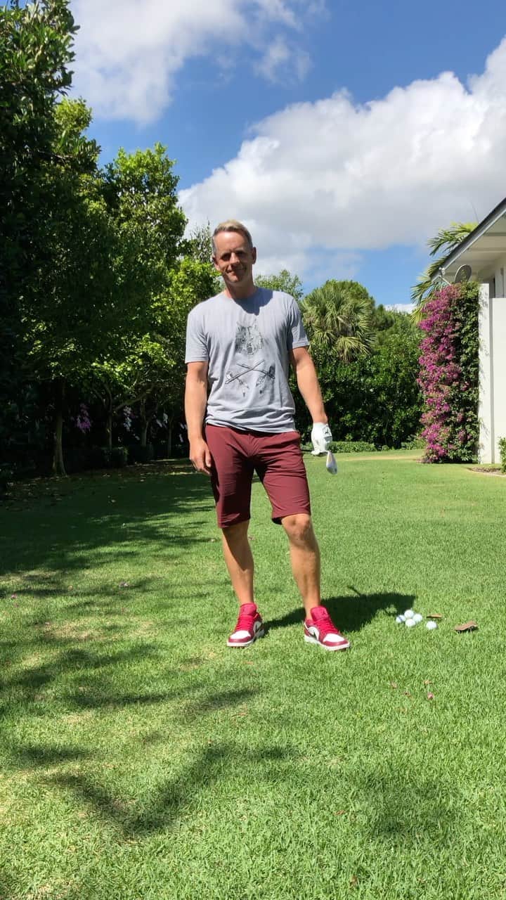ルーク・ドナルドのインスタグラム：「I’m a big believer that we aren’t born with feel, it’s something we have to cultivate through thousands of hours of meticulous practice & the understanding of correct fundamentals.  The 30 yard pitch is a good example of this, if you have poor technique it’s impossible to be consistent with your distance control, but if you can nail the correct fundamentals then you will you be able to control the strike and the trajectory & then you can start to consistently control the distance of this awkward length shot.  So a few 🔑’s  1) Ball position slightly forward 2) Square stance 3) Slightly more weight on the left side 4) Hinge club up so to make sure club doesn’t get too far behind you on backswing 5) Short tight finish  Hope this helps! #LDTips #Feel #30yardpitch #golfathome #staysafe #stayhealthy」