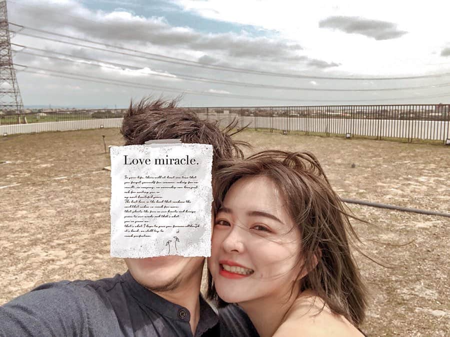 柯柯YELIZのインスタグラム：「希望你在對的時間遇到那個對的人，你剛好溫柔，他剛好成熟，你磨平了稜角，他收起了鋒芒，就那麼平平淡淡的去看一看世界的美好。」