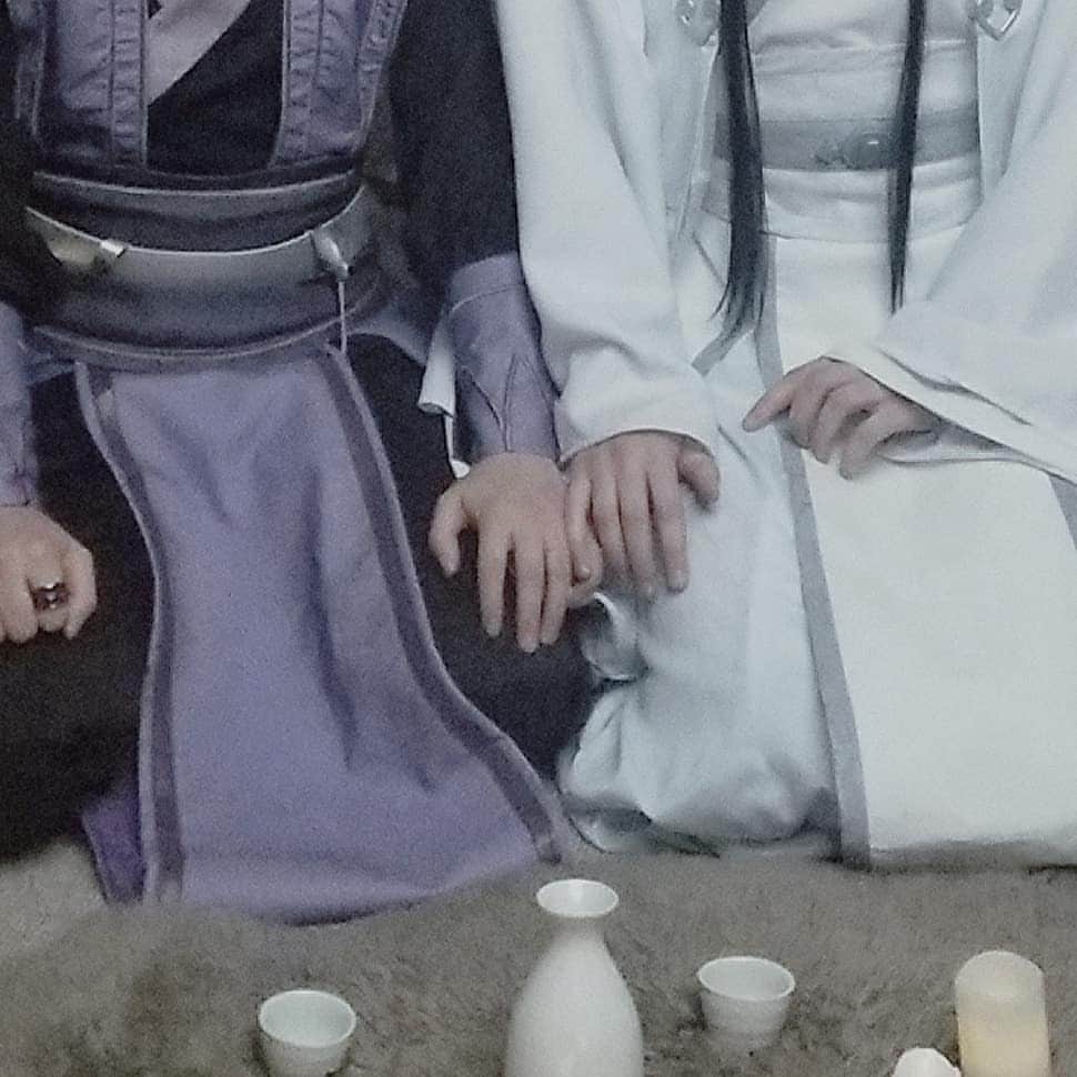 Gesha Petrovichさんのインスタグラム写真 - (Gesha PetrovichInstagram)「Even if i sit in lockdown, I'm still can share with you our Xicheng backstage pics. Me as Jiang Cheng and @prostoimbir as Lan Xichen. This  for P❤️treon  fanservice photoshoot in this month 😏 ❤️Wigs @geshacos ❤️If you want see more subscribe, link in bio 😉」3月31日 1時59分 - petrovichgesha