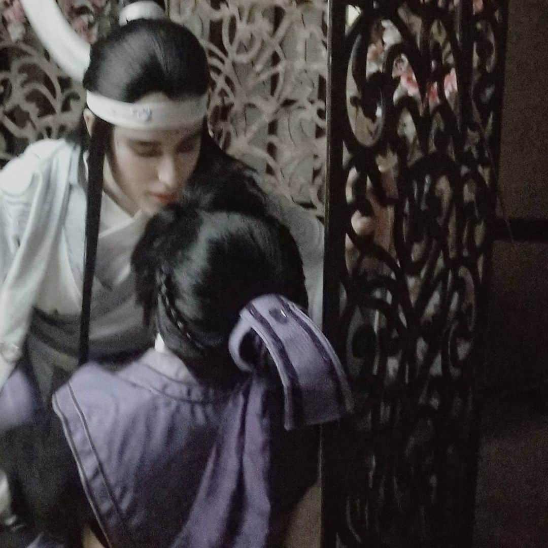 Gesha Petrovichさんのインスタグラム写真 - (Gesha PetrovichInstagram)「Even if i sit in lockdown, I'm still can share with you our Xicheng backstage pics. Me as Jiang Cheng and @prostoimbir as Lan Xichen. This  for P❤️treon  fanservice photoshoot in this month 😏 ❤️Wigs @geshacos ❤️If you want see more subscribe, link in bio 😉」3月31日 1時59分 - petrovichgesha