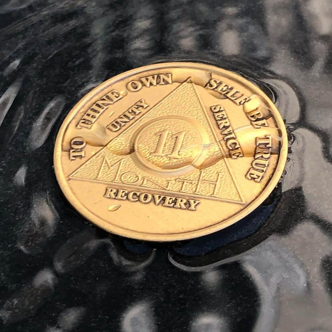 スコット・スピアのインスタグラム：「Special coin for the fountain today 😊 If you are worried about your drinking during the quarantine DM me. The fellowship is here to help, always..」