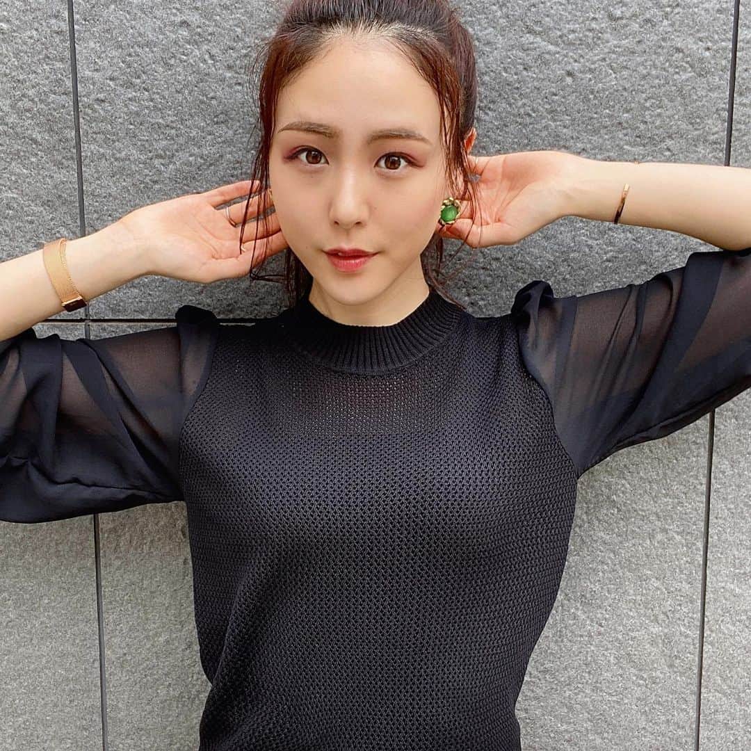 のインスタグラム：「春といえば、、 スワイプしてね▶︎▶︎▶︎ ・ ・ #りーまる #サロモ #サロンモデル #インフルエンサー #フリーモデル#撮影データ #撮影モデル募集 #広告モデル ・ ・ ・ ・ ・ シースルー🐶🌸 ・ ・ 腕だけでなく、中央部分も透け感があるのが可愛いし、 大きすぎないパフスリーブがドストライク😍💓🇰🇷 ・ ・ @spicaglow  でもう一つ洋服注文したんだけど こちらもとにかく可愛くって💓 ・ “思ったのと違う” がひとつもありませんでした🤩 ・ ・ もう一つのお洋服はまた今度載せます😆 かなりおすすめです🙆‍♀️💓 ・ ・ ・ ・ ・ #りーまるコーデ ・ 〈 撮影依頼募集中〉 4月の撮影依頼お受けしてます♪ DMくださると嬉しいです💐 よろしくお願い致します☺︎ ・ ・ ・ ・ #ヘアアレンジ #ポートレート#ポートレートモデル #被写体#カメラマンさんと繋がりたい #ポートレートしま専科 #女子力アップ#プチプラコーデ #韓国ファッション #美容好きな人と繋がりたい #ふんわり写真部 #セミロング#韓国メイク#小顔になりたい#ダイエット部 #ママコーデ #デートコーデ #春コーデ#ピンクベージュ #アラサーコーデ #シースルー」